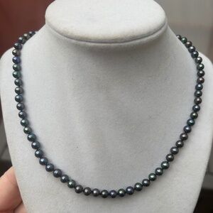 Gorgeous 18" genuine pearl necklace, multihued